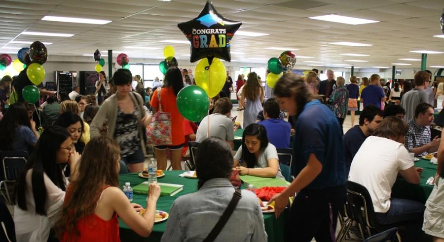 Class+of+2013+gathers+for+Senior+Breakfast