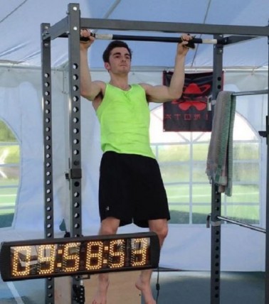 Junior Andrew Shapiro breaks the world record for pull ups. You can watch the video here: https://www.youtube.com/watch?v=VeIhvK6OwzM.