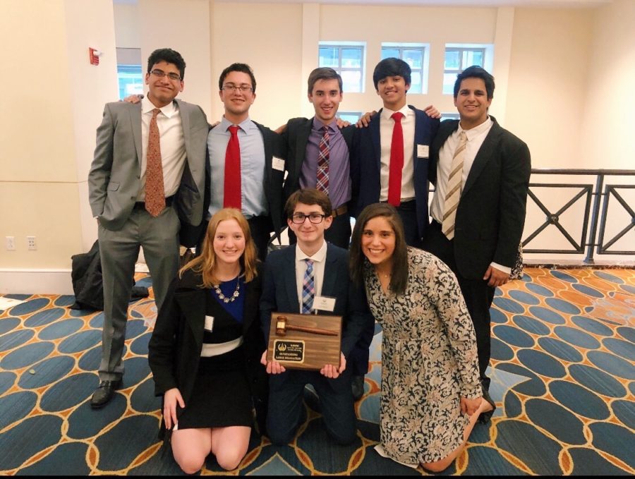 Group of MUN Sophomores gathered for a group picture after winning Outstanding Large Delegation