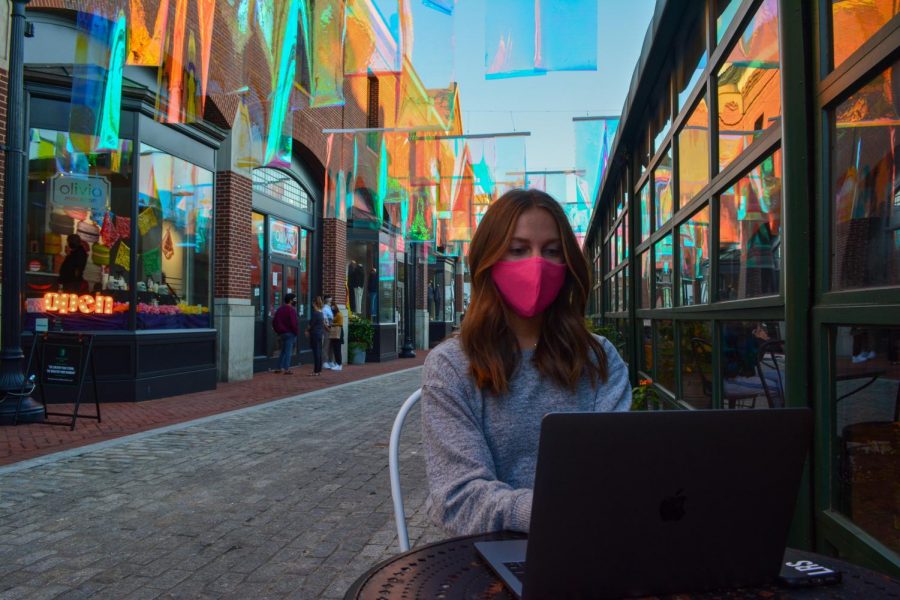 Senior Leah Schulman works asynchronously in Georgetown. The extra day off from school allows some students to catch up on assignments (Photo by Ashley Greenblatt). 